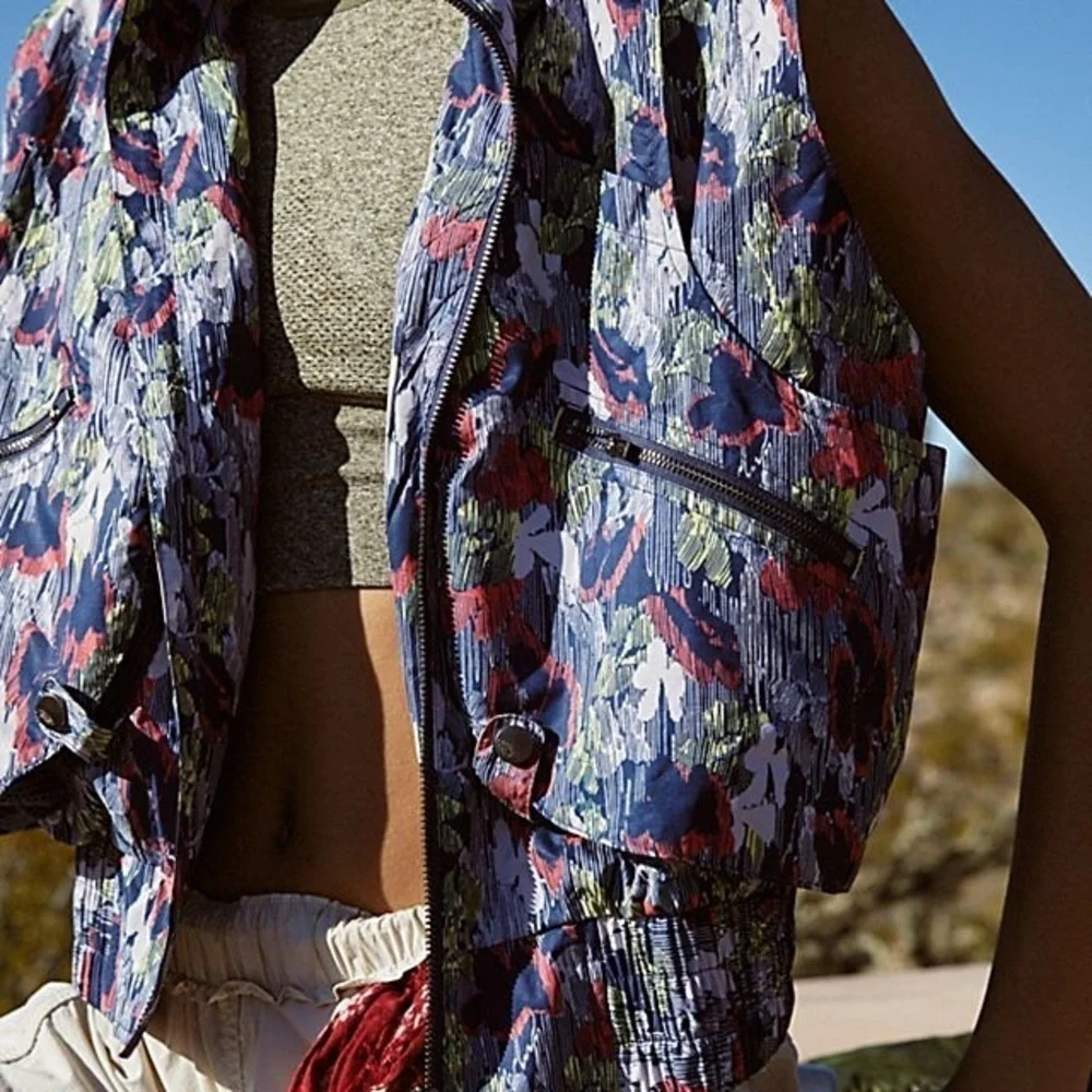 Free People Movement Off the Grid Printed Sleeveless Vest Supernova Floral Small - Picture 7 of 11